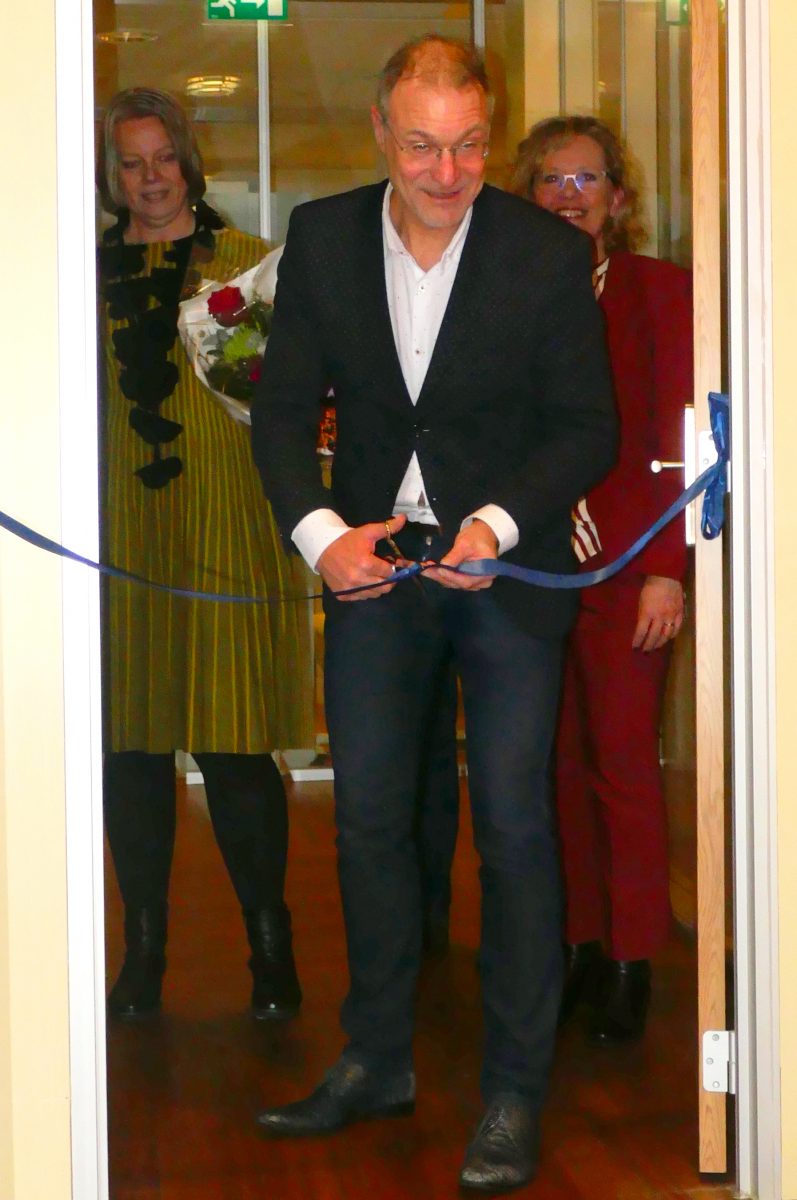 opening lintje doorknippen